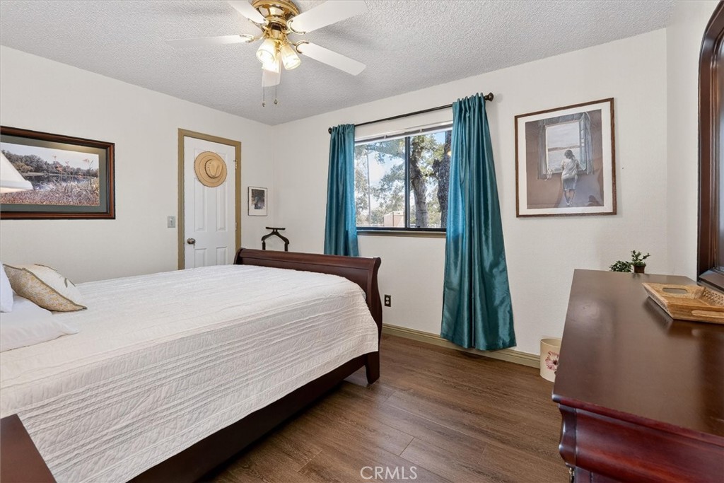 4870 Streeter Mountain Road Mariposa, CA 95338 - Photo 27 of 45 a bedroom with a bed and a window