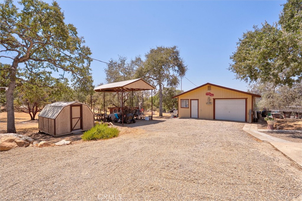 4870 Streeter Mountain Road Mariposa, CA 95338 - Photo 35 of 45 a view of a house with a yard and large tree
