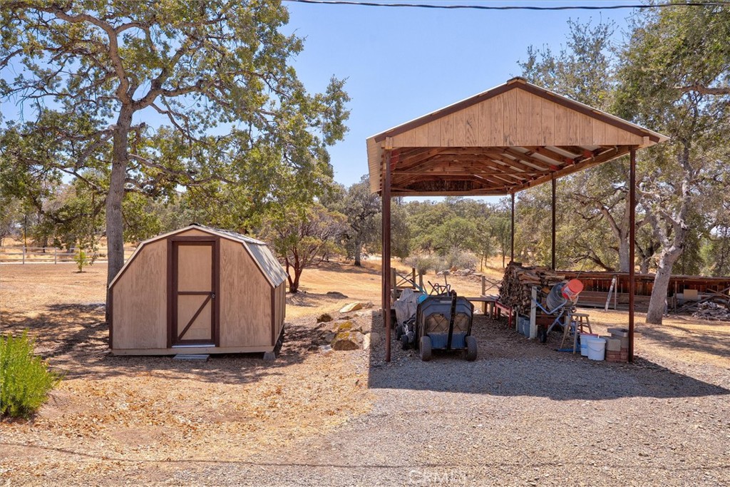4870 Streeter Mountain Road Mariposa, CA 95338 - Photo 37 of 45 a view of outdoor space with seating space