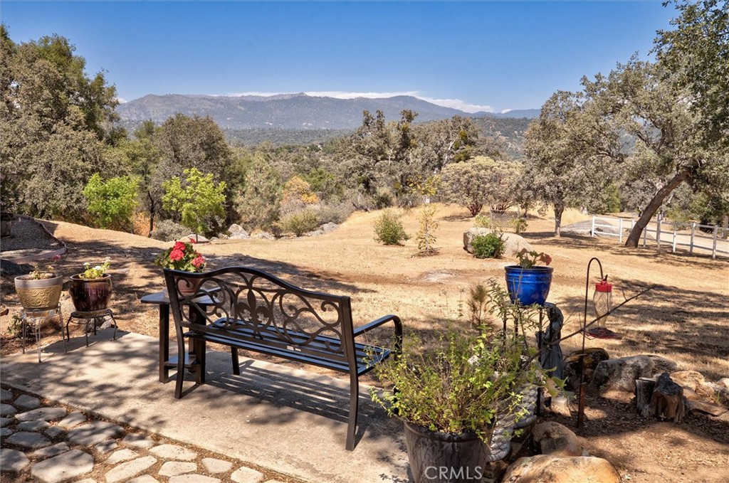 4870 Streeter Mountain Road Mariposa, CA 95338 - Photo 39 of 45 a view of a terrace with sitting area