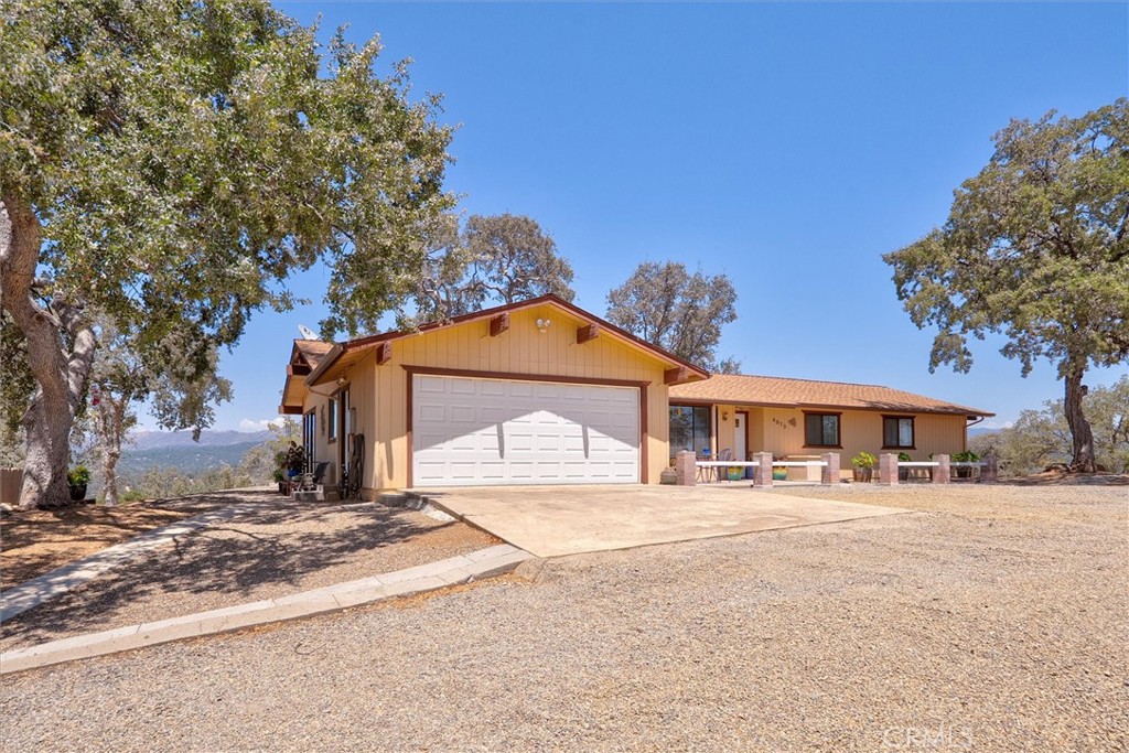 4870 Streeter Mountain Road Mariposa, CA 95338 - Photo 4 of 45 a front view of a house with a yard