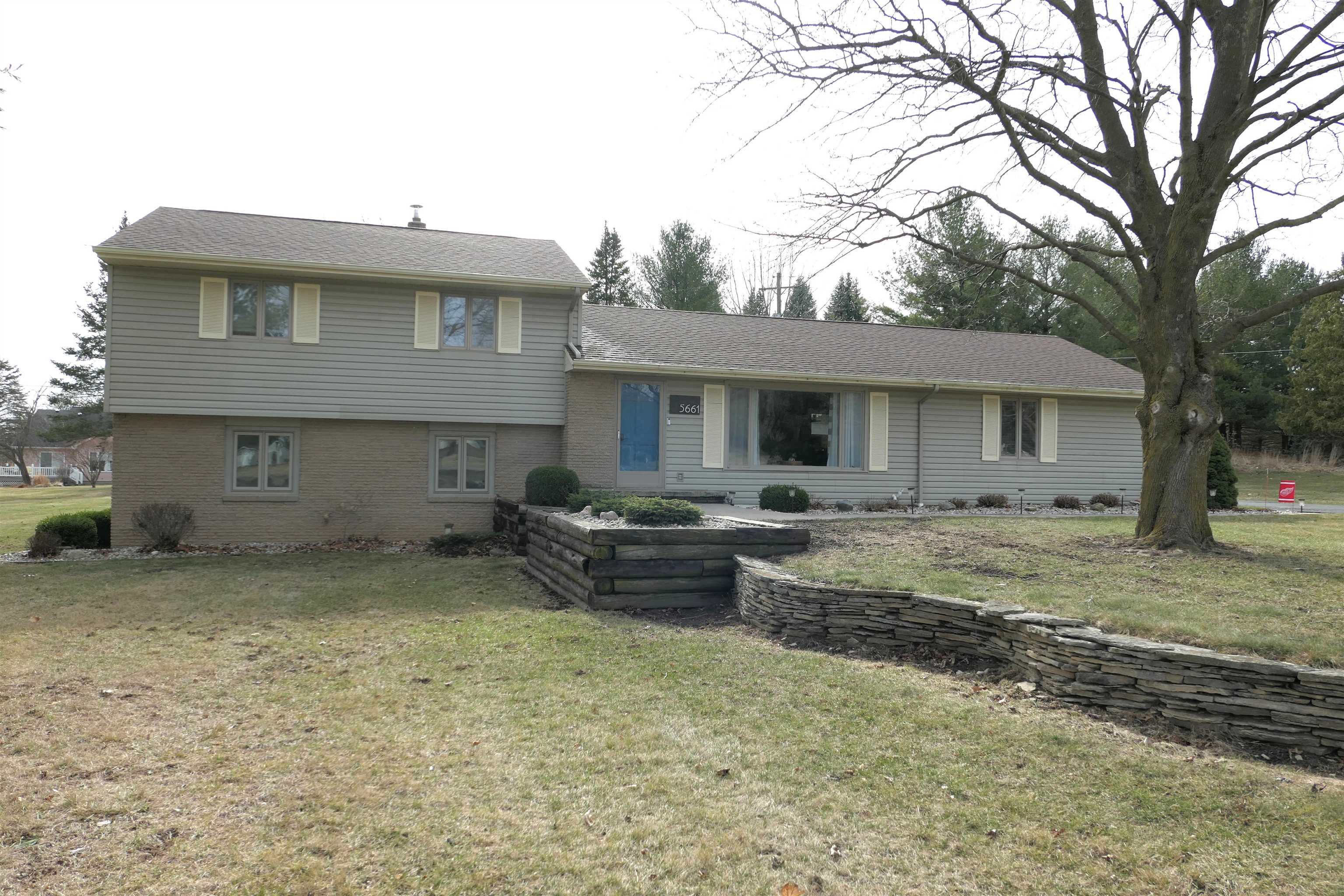 5661 Golfridge Road Alma, MI 48801 - Photo 1 of 38
