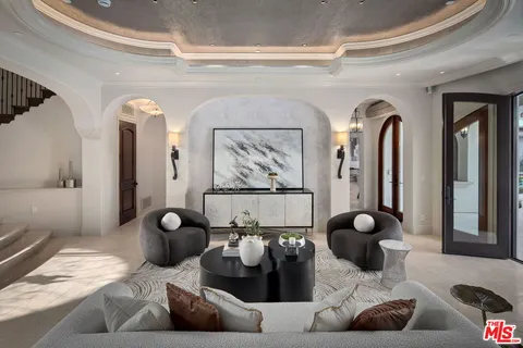 $6,399,000 | 6882 Arizona Avenue, Los Angeles, CA 90045