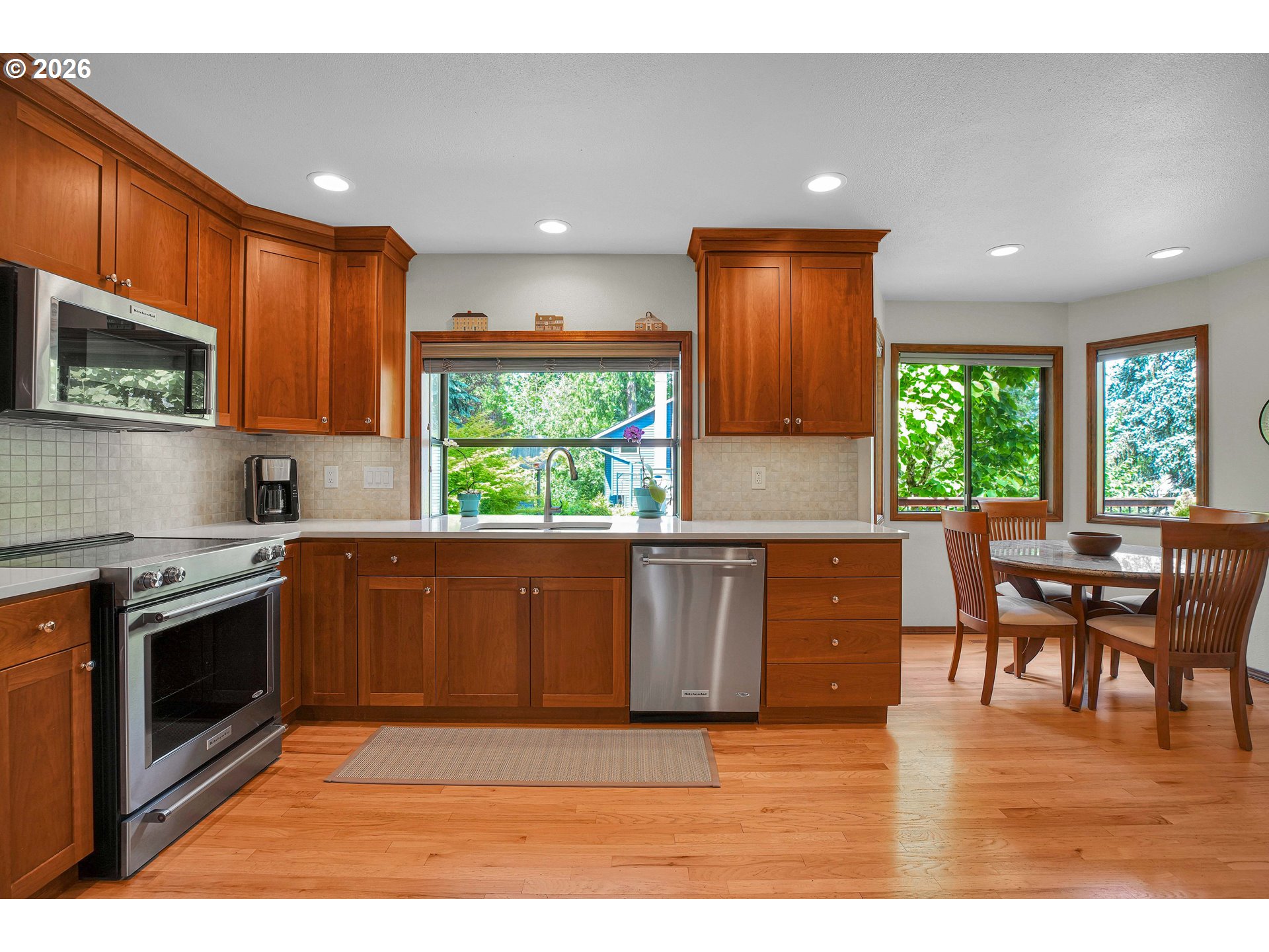 6401 Southwest Dolph Drive Portland, OR 97219 - Photo 19 of 48 Kitchen