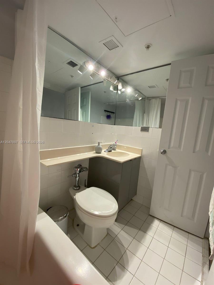 1500 Bay Road, Unit 1408S Miami Beach, FL 33139 - Photo 9 of 12