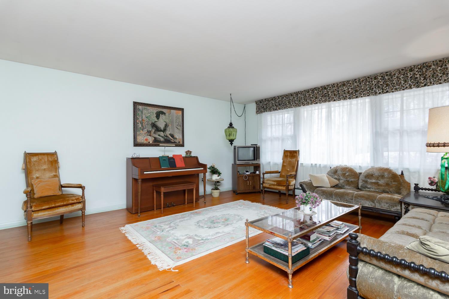 228 Foxcroft Road Broomall, PA 19008 - Photo 3 of 38 Gallery Image 3