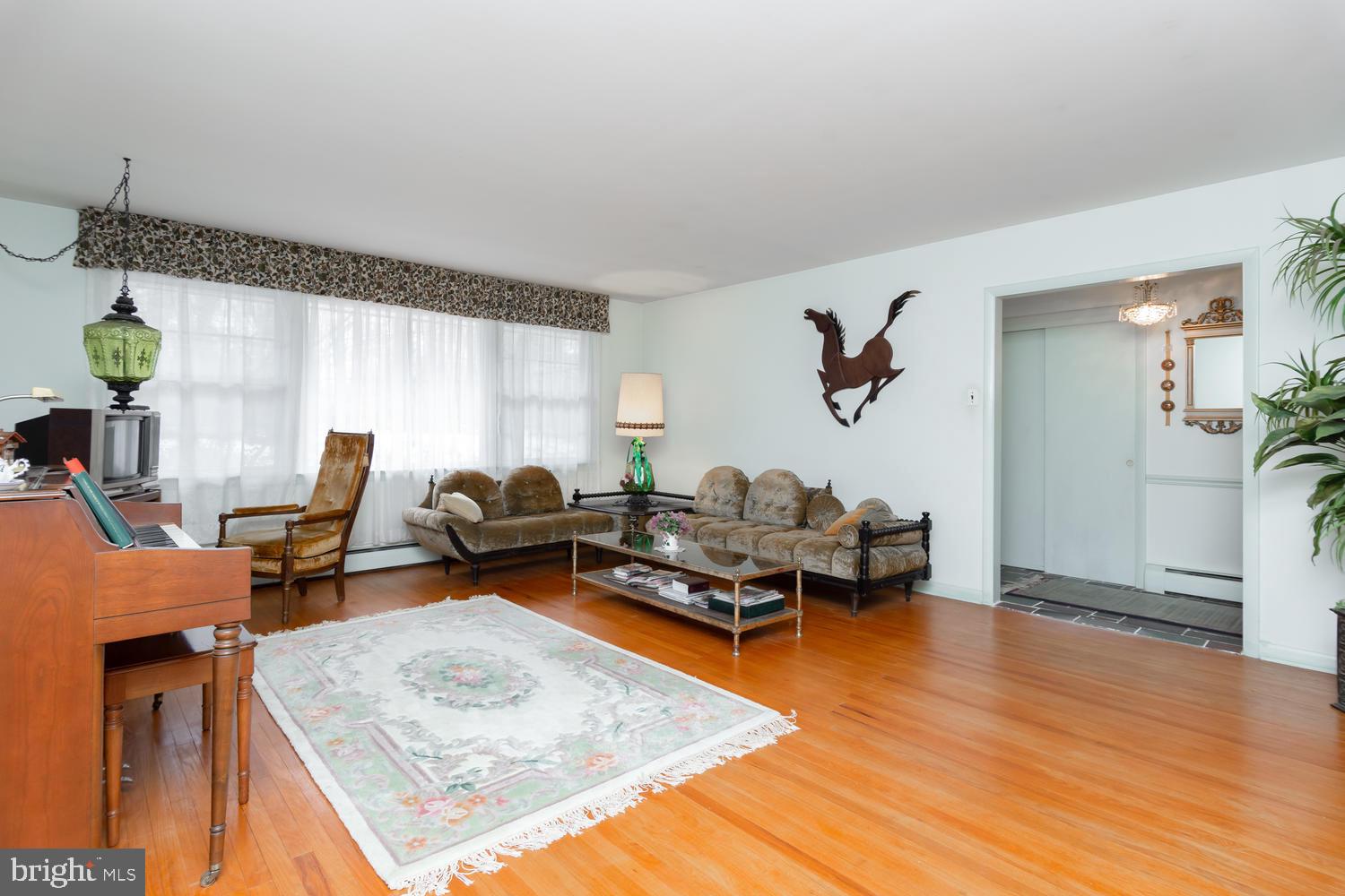 228 Foxcroft Road Broomall, PA 19008 - Photo 5 of 38 Gallery Image 5