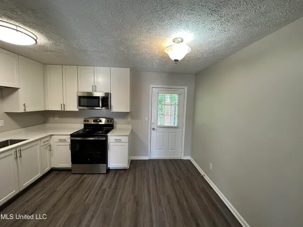 $1,500 | 300 Carver Drive, Starkville, MS 39759