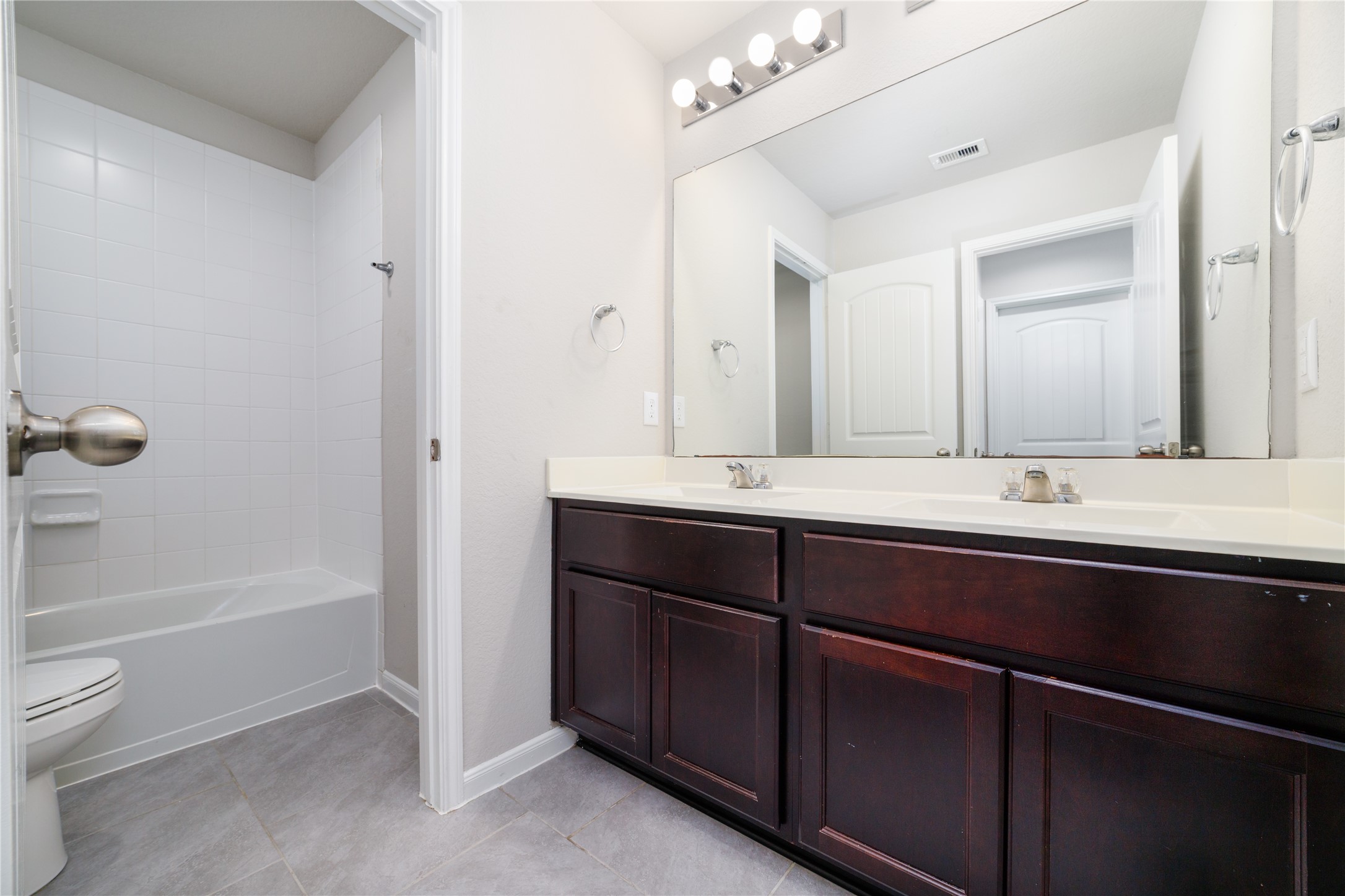 8307 Oakleaf Meadow Court Rosharon, TX 77583 - Photo 27 of 39 a bathroom with a tub sink toilet and mirror