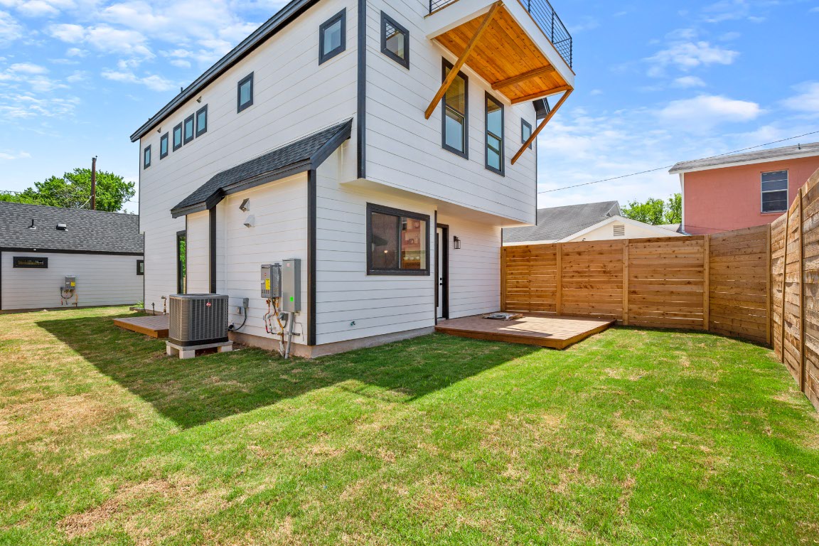 1606 Harvey Street, Unit 1 Austin, TX 78702 - Photo 3 of 33