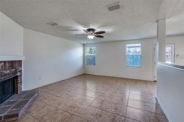 $2,800 | 8402 Olivia Meadow Drive, Arlington, TX 76002