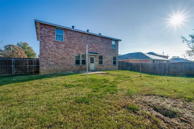 $2,800 | 8402 Olivia Meadow Drive, Arlington, TX 76002