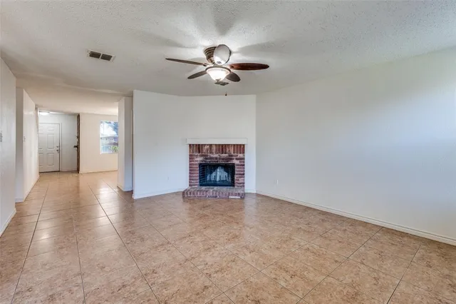 $2,800 | 8402 Olivia Meadow Drive, Arlington, TX 76002