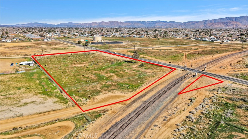 10420 Kiowa Road Apple Valley, CA 92308 - Photo 11 of 13 a view of an ocean from a terrace