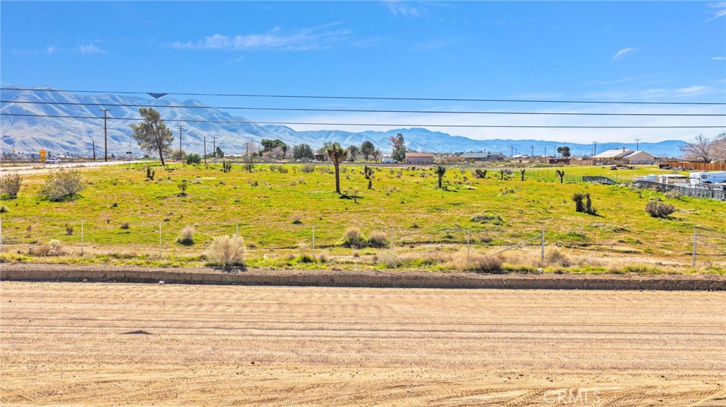 10420 Kiowa Road Apple Valley, CA 92308 - Photo 5 of 13 a view of an ocean