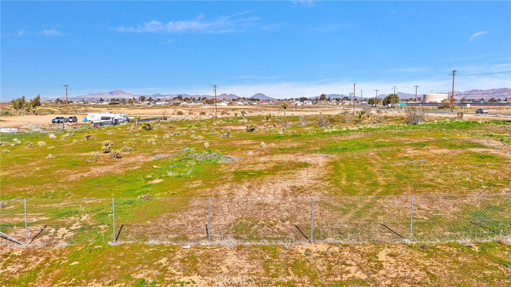 10420 Kiowa Road Apple Valley, CA 92308 - Photo 6 of 13 a view of an ocean