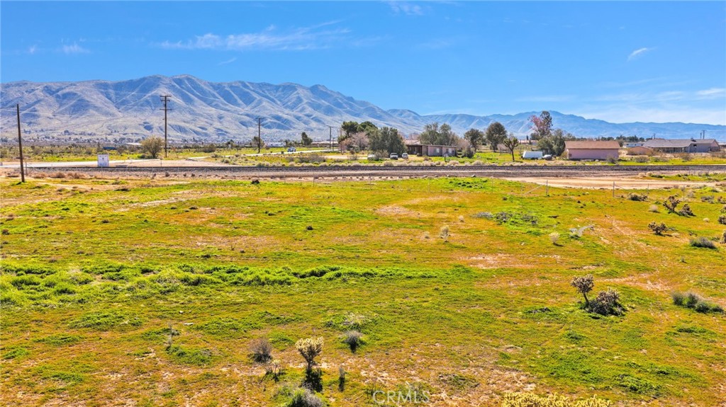 10420 Kiowa Road Apple Valley, CA 92308 - Photo 7 of 13 a view of an ocean view