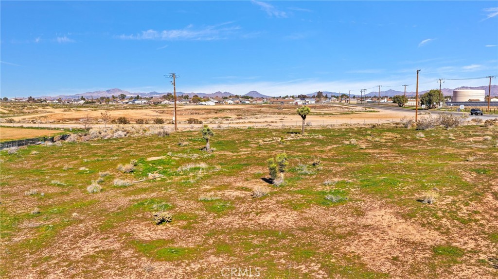 10420 Kiowa Road Apple Valley, CA 92308 - Photo 8 of 13 a view of an ocean