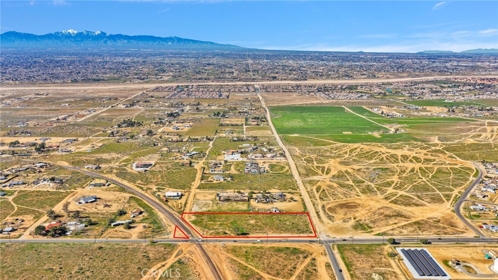 10420 Kiowa Road Apple Valley, CA 92308 - Photo 10 of 13 a view of an ocean view