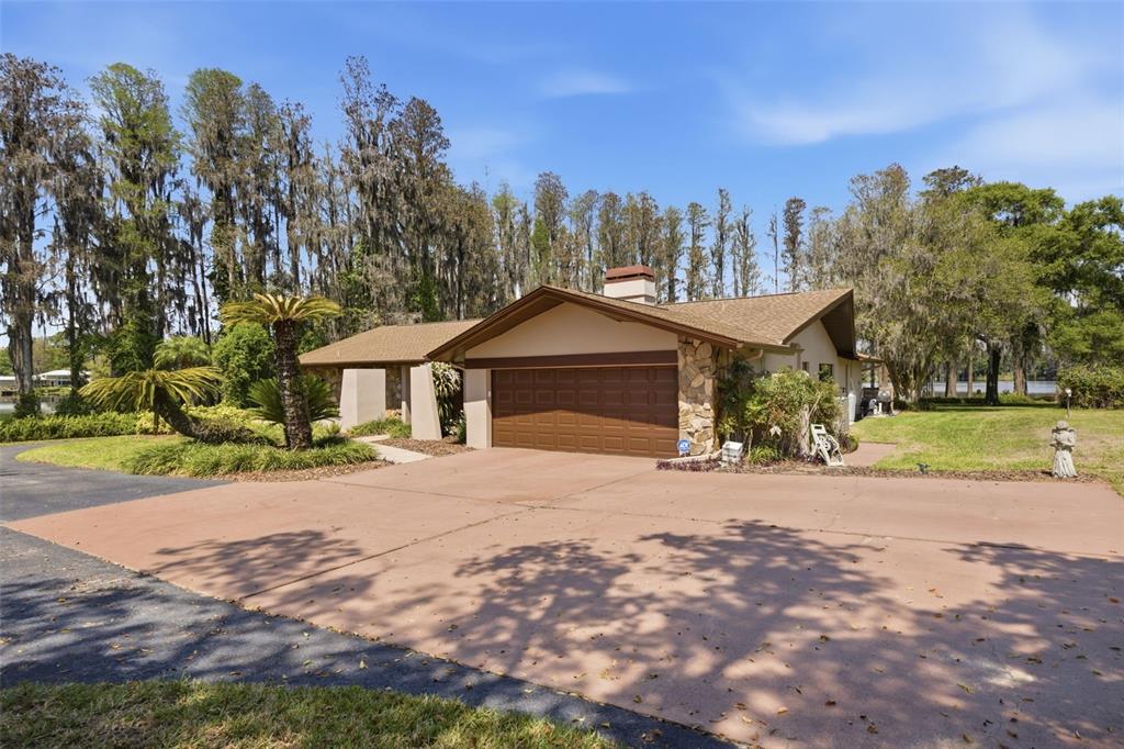 820 Newberger Road Lutz, FL 33549 - Photo 10 of 40