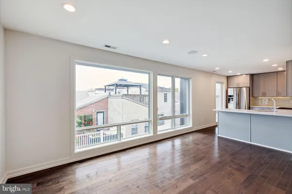 $2,800 | 708-10 South Sartain Street, Unit 4, Philadelphia, PA 19147