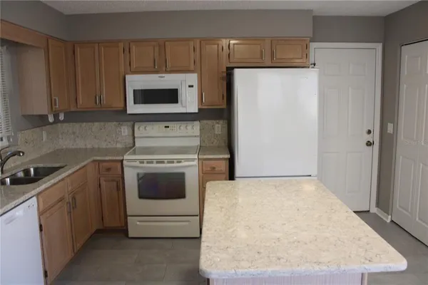 $2,450 | 1507 Lantana Court, Palmetto, FL 34221