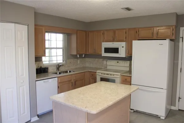 $2,450 | 1507 Lantana Court, Palmetto, FL 34221
