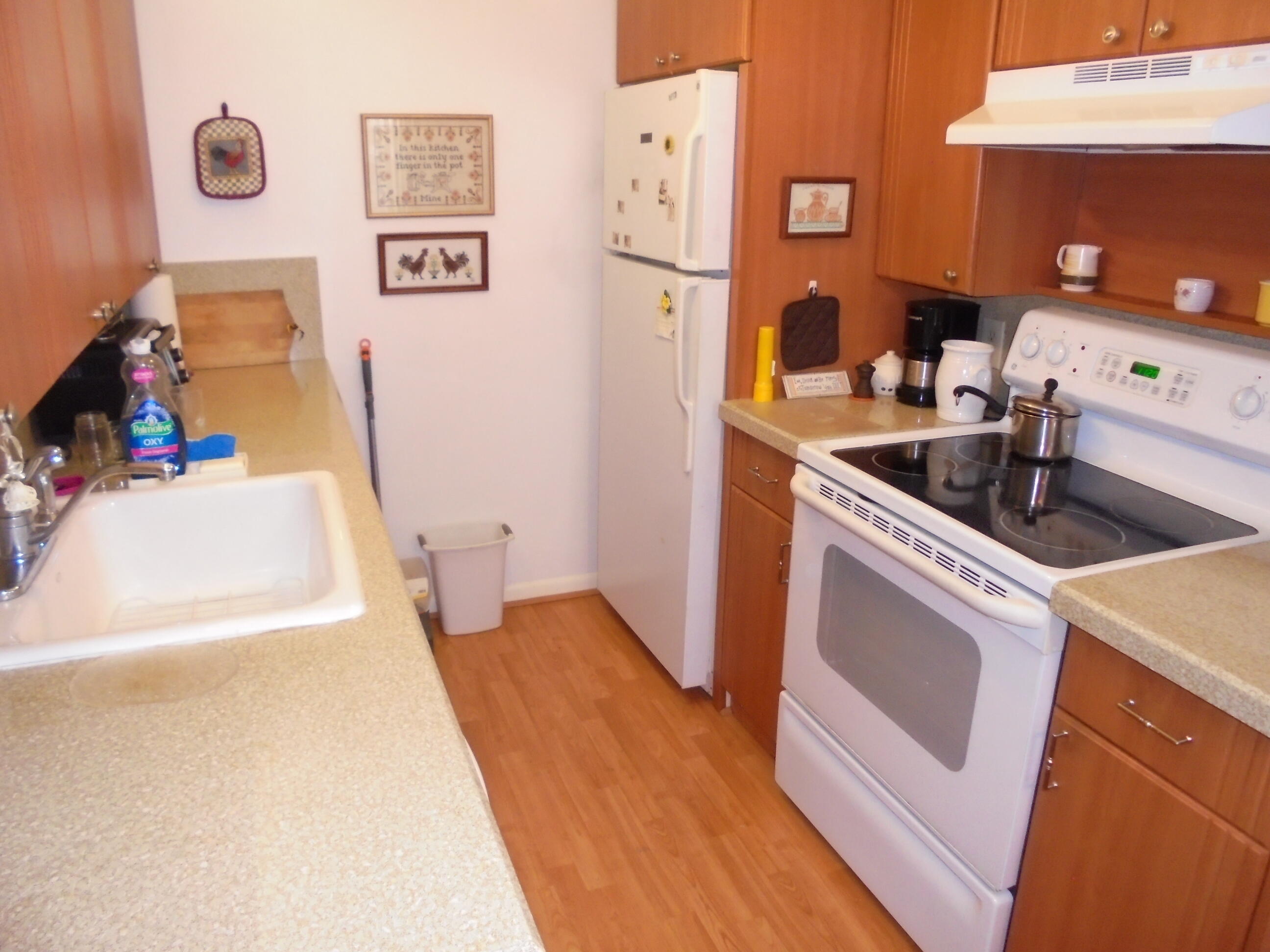 4024 Cornwall East Boca Raton, FL 33434 - Photo 1 of 19 KITCHEN