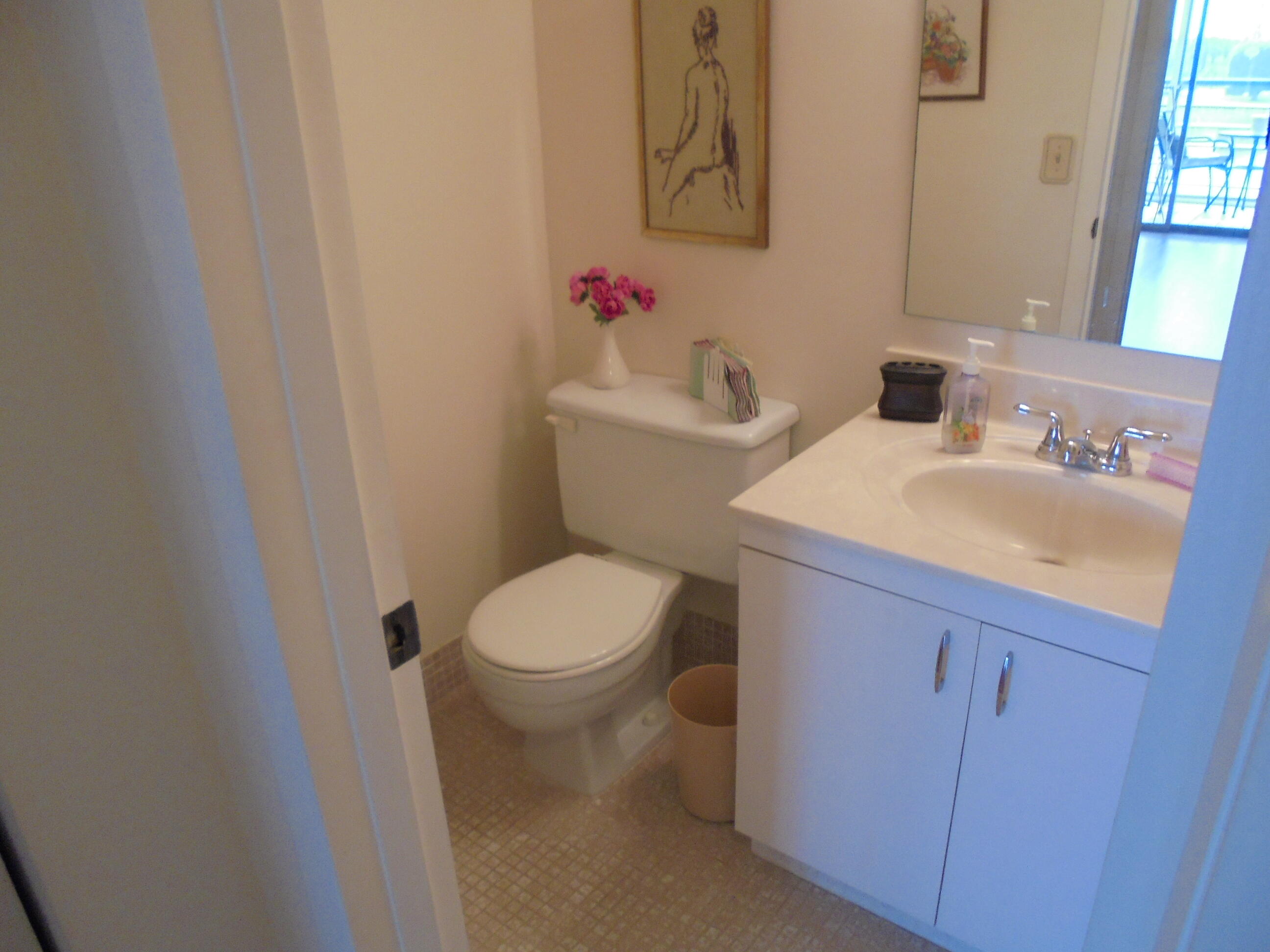 4024 Cornwall East Boca Raton, FL 33434 - Photo 10 of 19 2ND BATHROOM
