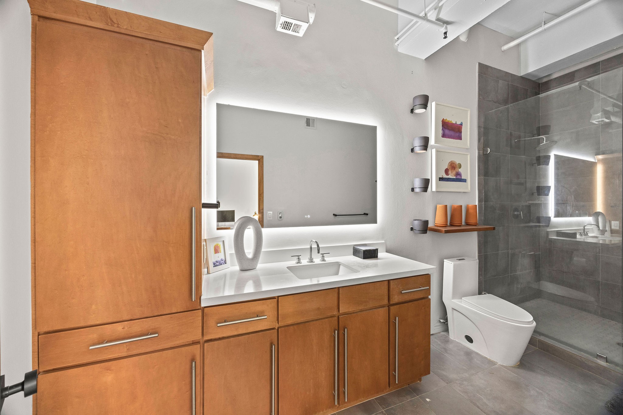 705 Main Street, Unit 516 Houston, TX 77002 - Photo 16 of 22 Fully remodeled bathroom featuring custom cabinetry and premium finishes.