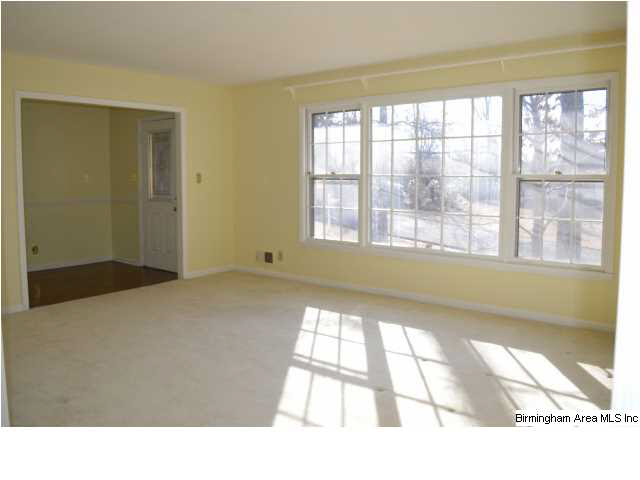 3337 Chartwell Road Hoover, AL 35226 - Photo 5 of 32