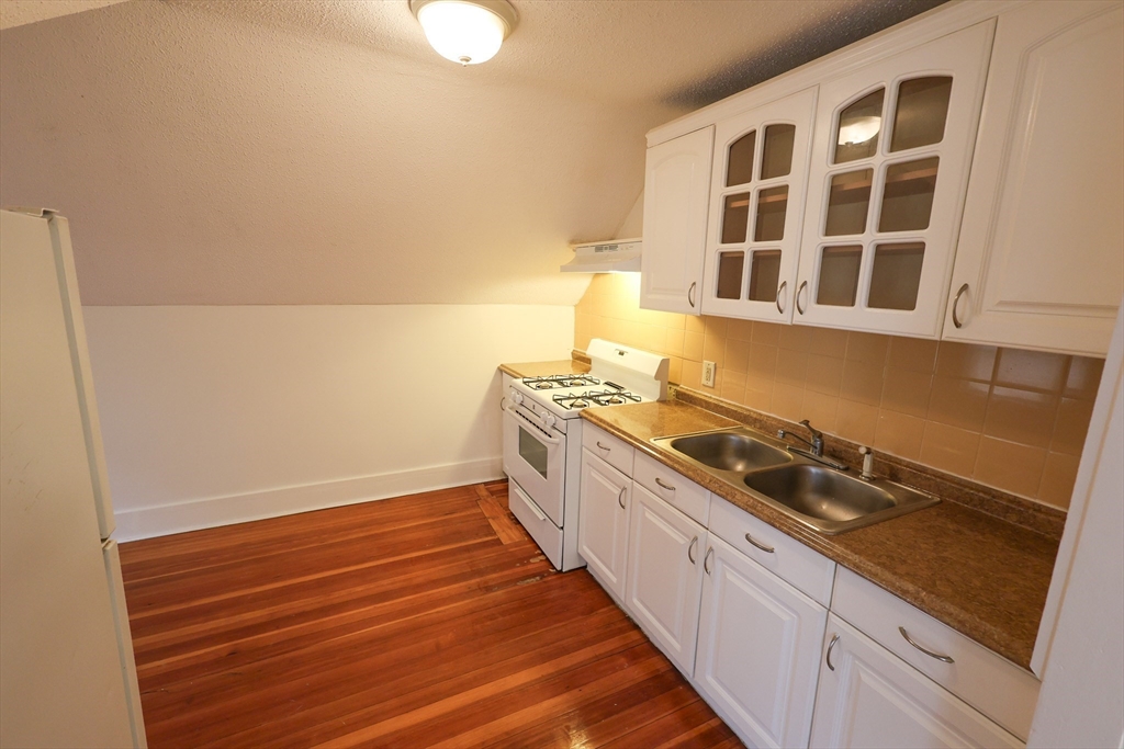 498 Whipple Street, Unit 3S Fall River, MA 02724 - Photo 2 of 18