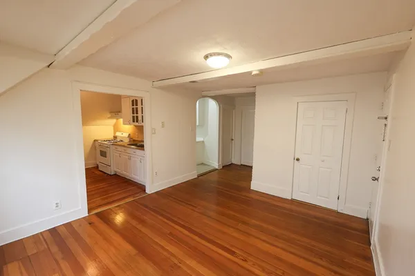 $1,450 | 498 Whipple Street, Unit 3S, Fall River, MA 02724