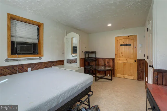 a view of walk in closet