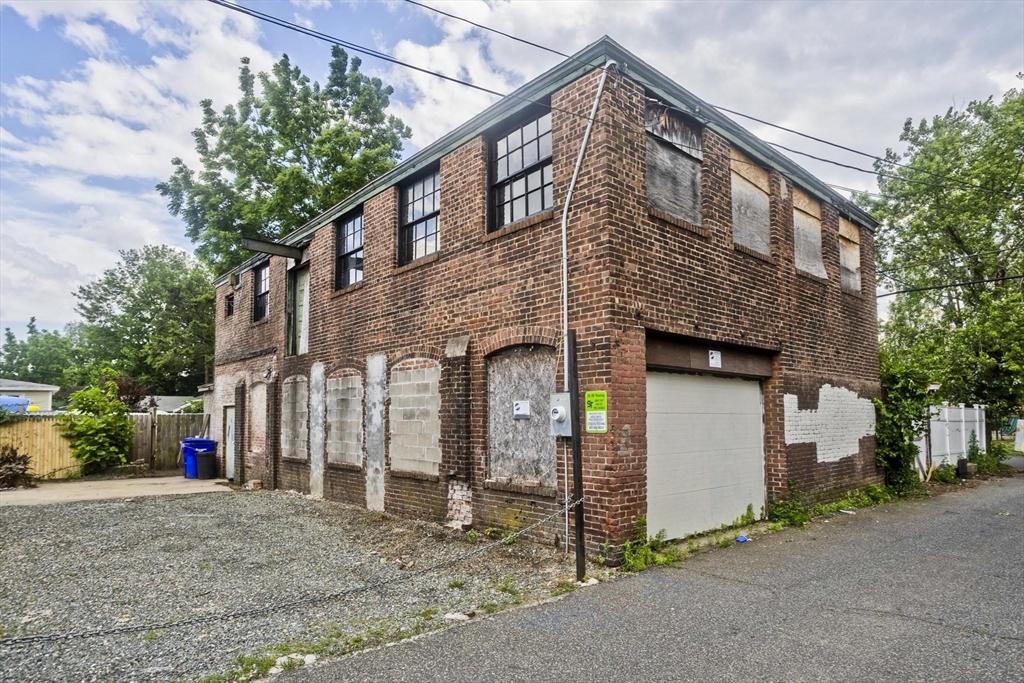 90 Andrew Street Springfield, MA 01109 - Photo 5 of 26