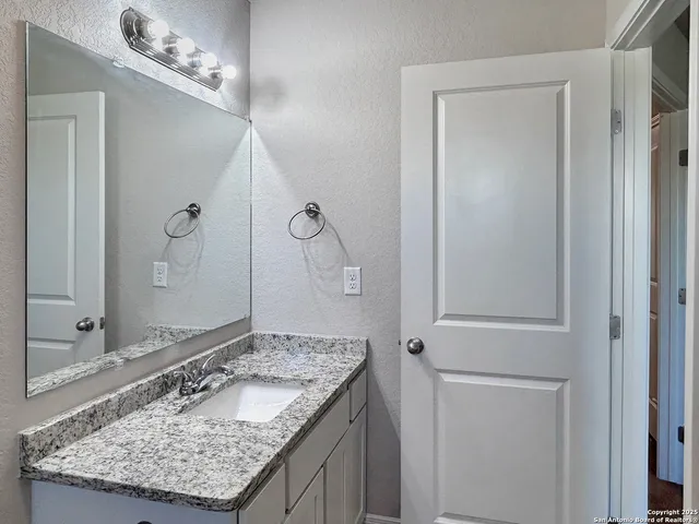 $1,400 | 13018 Reid Meadows, Live Oak, TX 78233