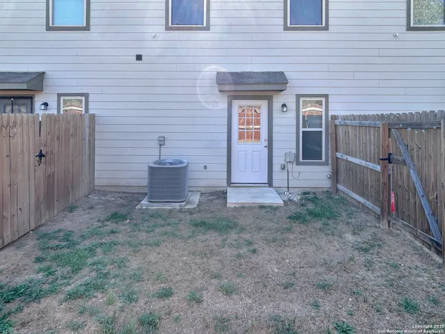 $1,400 | 13018 Reid Meadows, Live Oak, TX 78233