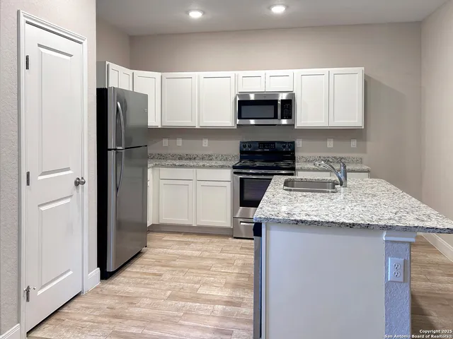 $1,400 | 13018 Reid Meadows, Live Oak, TX 78233