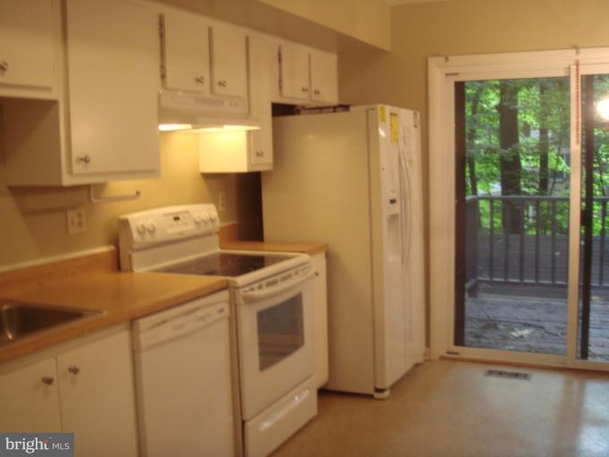 13006 Talisman Road Reisterstown, MD 21136 - Photo 4 of 10 Kitchen