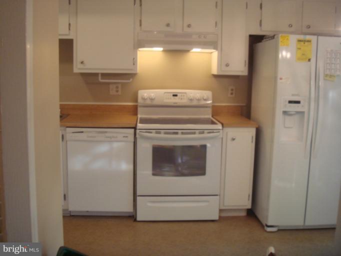 13006 Talisman Road Reisterstown, MD 21136 - Photo 5 of 10 Kitchen