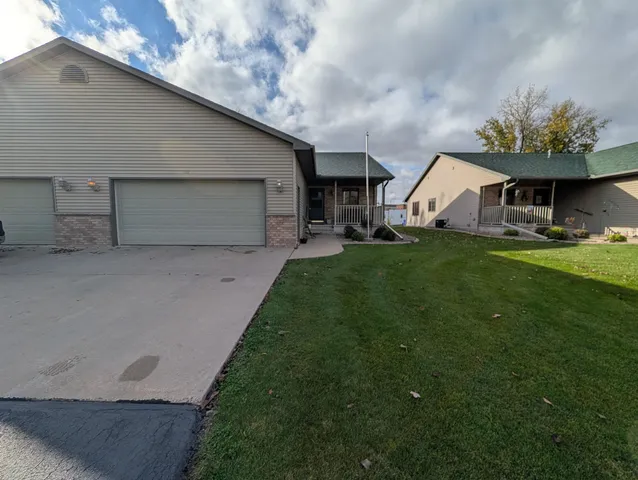 $319,900 | 114 East North Water Street, New London, WI 54961