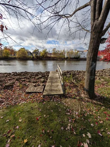 $319,900 | 114 East North Water Street, New London, WI 54961