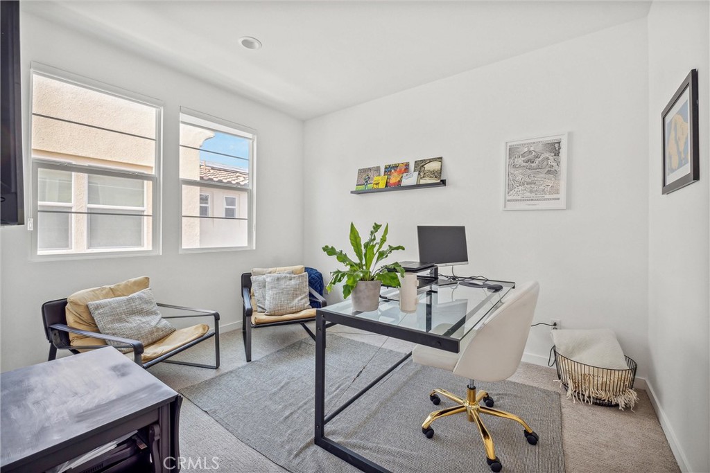 318 Ford Road Costa Mesa, CA 92627 - Photo 14 of 20 a workspace with furniture and window
