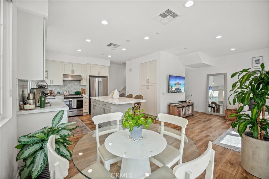 318 Ford Road Costa Mesa, CA 92627 - Photo 6 of 20 a living room with furniture kitchen and a potted plant