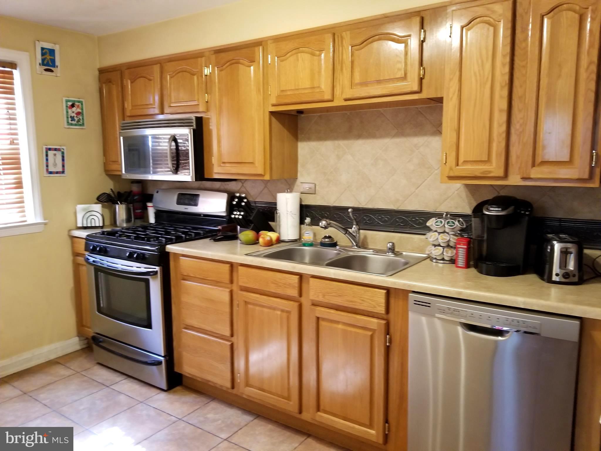 922 Courtney Road Baltimore, MD 21227 - Photo 8 of 18 Kitchen