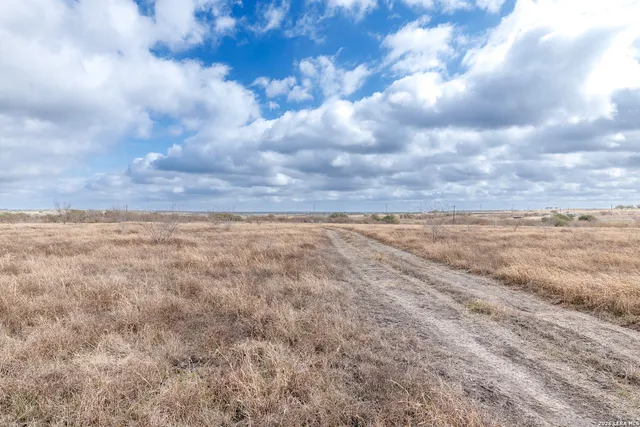 $130,000 | 304 Smiley Tx 78159, Smiley, TX 78159