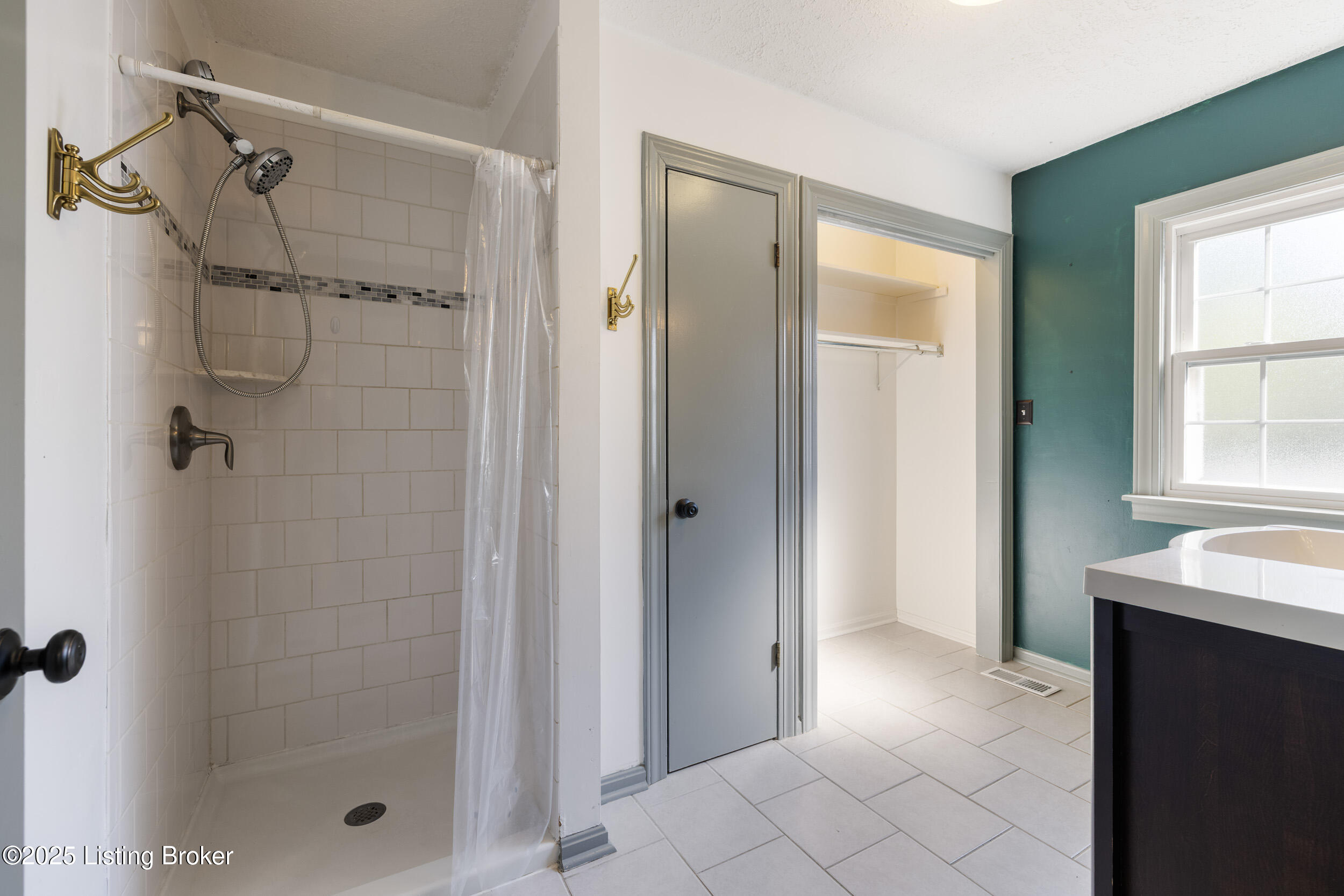 4019 Gloucester Road Louisville, KY 40207 - Photo 14 of 31 3U8A2456