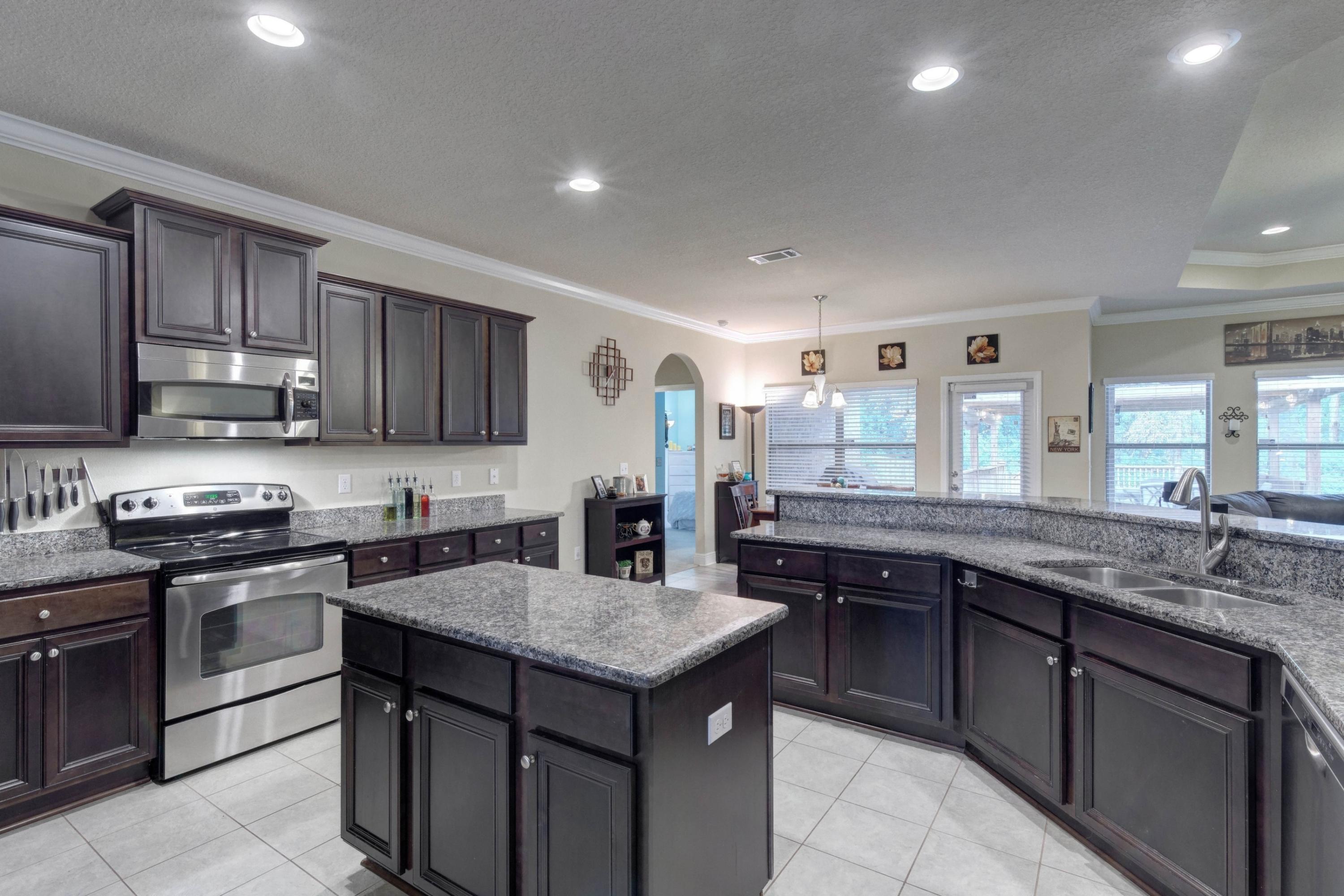 646 Red Fern Road Crestview, FL 32536 - Photo 32 of 64 33_Kitchen_05