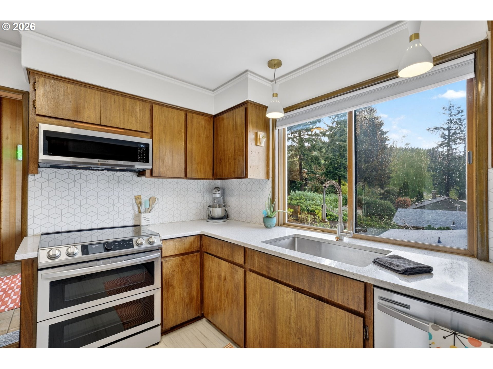 4308 Southwest Chesapeak Avenue Portland, OR 97239 - Photo 17 of 48