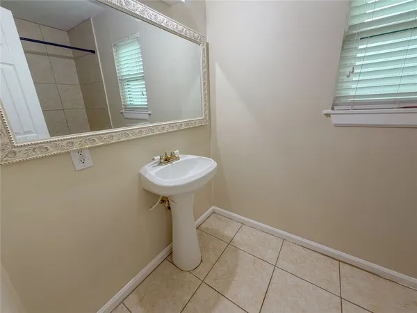 $2,000 | 1808 Dolphin Drive, Seabrook, TX 77586